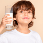 Será que é alergia à proteína do leite ou intolerância à lactose? Listamos as principais diferenças para você entender.